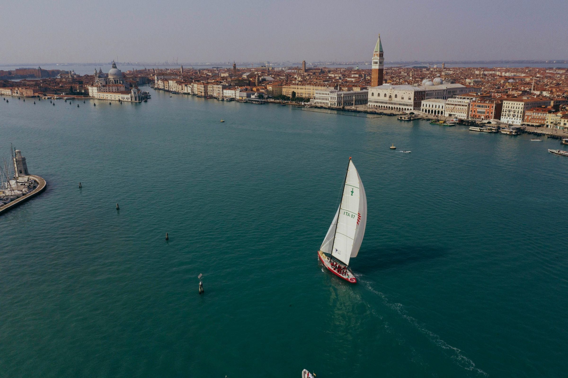 Racing yacht ITA 07 sailing the lagoon before the Doge's Palace and Campanile