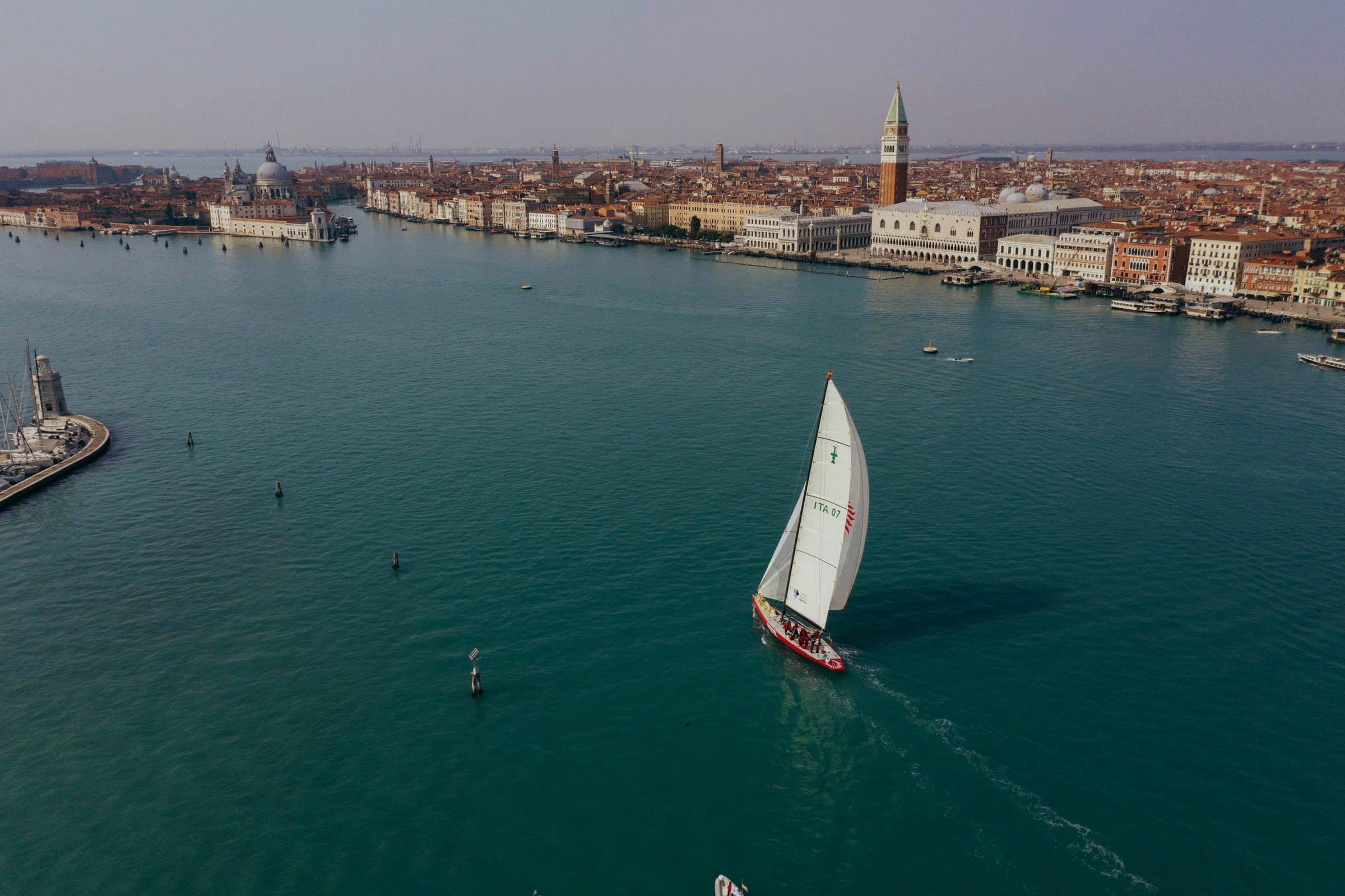 Racing yacht ITA 07 sailing the lagoon before the Doge's Palace and Campanile